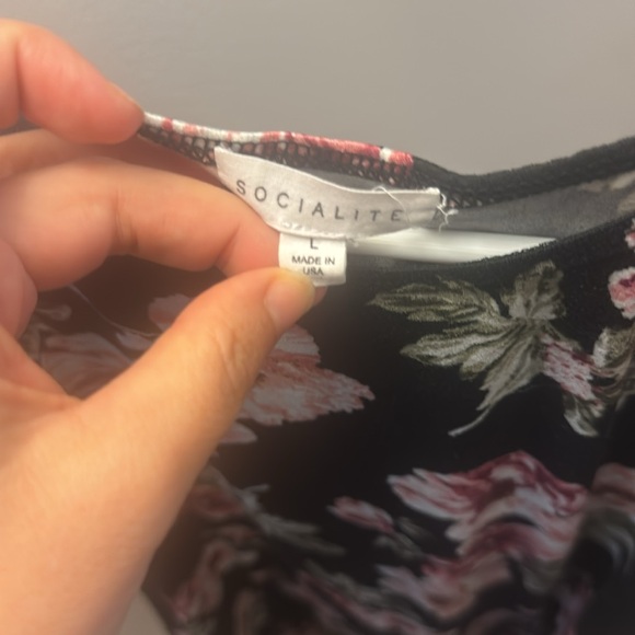 Short pocketed socialite floral dress - Picture 2 of 3